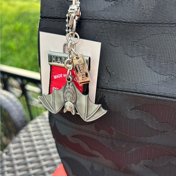 Harveys Release the Bats Hobo BNWT - Picture 2 of 7